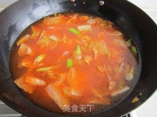 酸辣饺子火锅的做法步骤：11