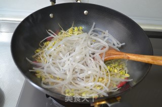 无肉也欢之【豆芽炖粉条】的做法步骤：5