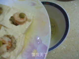 白玉镶珠——豆腐酿虾仁花样做的做法步骤：11