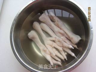 憨豆凤爪的做法步骤：1