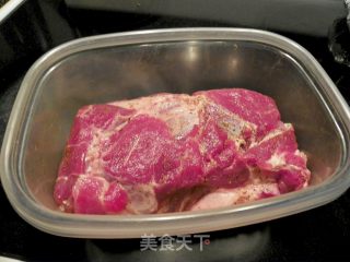 烤猪臀肉的做法步骤：2