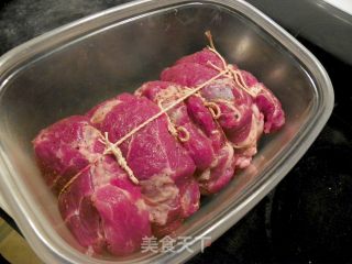 烤猪臀肉的做法步骤：3