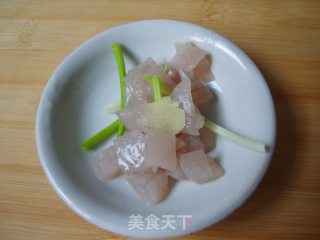 糟溜鱼片的做法步骤：1