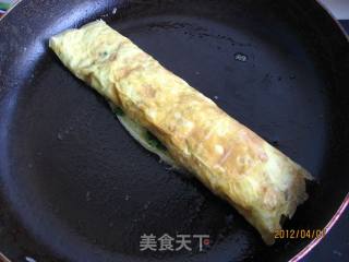荠菜蛋卷的做法步骤：12