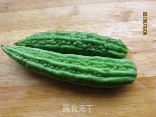 麻酱苦瓜虾干的做法步骤：1