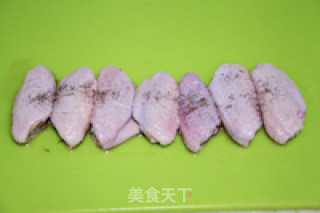 浓情料理---《香酥椒盐鸡翅》的做法步骤：4