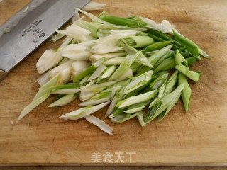 葱爆肉的做法步骤：2