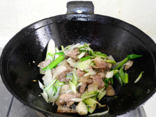葱爆肉的做法步骤：9