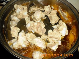 健康、营养又美味的火锅－－－排骨火锅的做法步骤：9