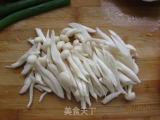 海鲜菇花蛤汤的做法步骤：2