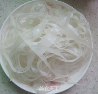 西红柿汤河粉的做法步骤：2