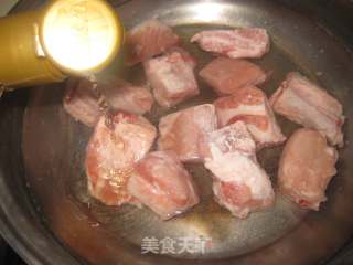 蒜蓉辣酱烧排骨的做法步骤：2