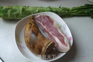 咸肉烧双笋的做法步骤：1