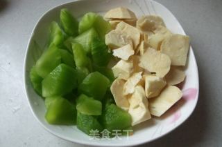咸肉烧双笋的做法步骤：2