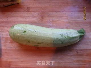 醋溜西葫芦的做法步骤：1