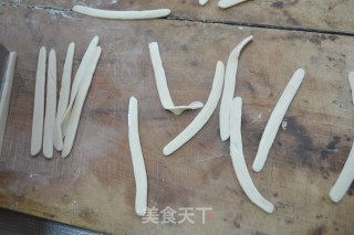 陕西特色【陕西油泼驴蹄面】（教你做最快捷正宗的油泼面）的做法步骤：7