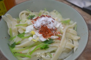陕西特色【陕西油泼驴蹄面】（教你做最快捷正宗的油泼面）的做法步骤：11