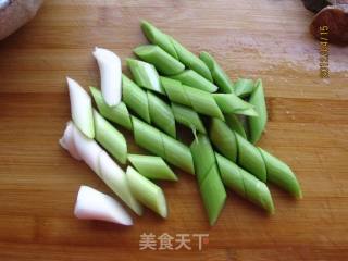 腊肠炒木耳的做法步骤：3