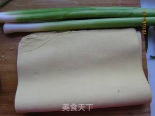 青蒜炒豆皮的做法步骤：1