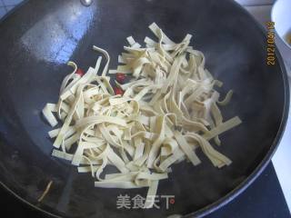 青蒜炒豆皮的做法步骤：9