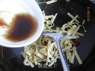 青蒜炒豆皮的做法步骤：10
