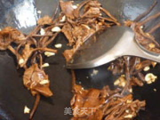 茶树菇炒菠菜的做法步骤：7