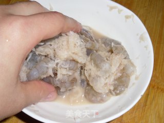 淡雅迷人眼——花边水晶虾包的做法步骤：4
