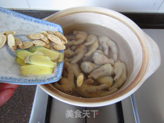 黄芪大枣煲凤爪的做法步骤：5