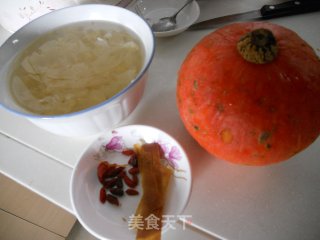 冰糖银耳南瓜盅的做法步骤：1