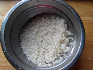 皮蛋瘦肉粥的做法步骤：1