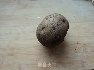 炝拌土豆丝的做法步骤：1