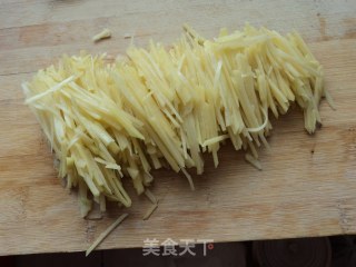 炝拌土豆丝的做法步骤：4