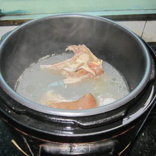 羊肉芋片香锅的做法步骤：4