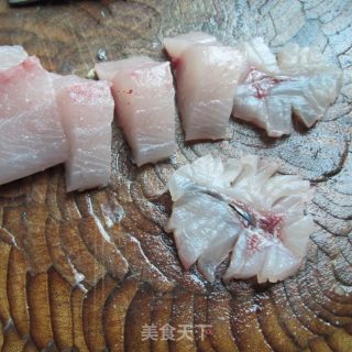 香酥蛋黄鱼的做法步骤：1