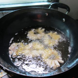 香酥蛋黄鱼的做法步骤：5