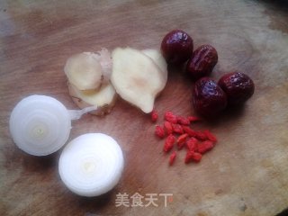 超简单超美味 红枣枸杞乌鸡汤的做法步骤：1