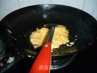 莴笋叶蛋炒饭的做法步骤：3