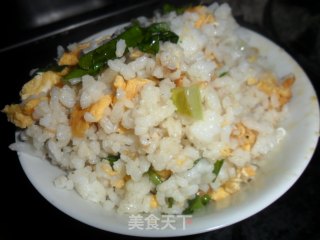 莴笋叶蛋炒饭的做法步骤：6