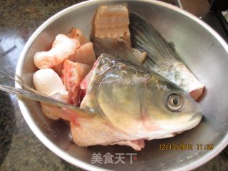 鱼头豆腐汤的做法步骤：1