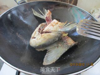 鱼头豆腐汤的做法步骤：3