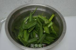 蒜苗炒猪肝的做法步骤：2