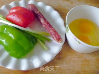 【腊肠彩椒鸡蛋】随手快手小炒也下饭的做法步骤：1