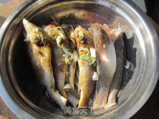 干煎黄花鱼的做法步骤：2
