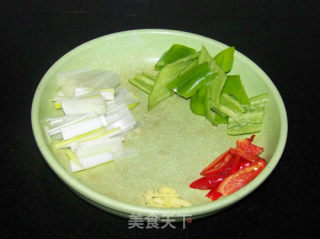 干煸尖椒肥肠的做法步骤：8