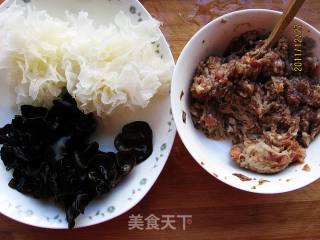 双耳蛋肉堡的做法步骤：1