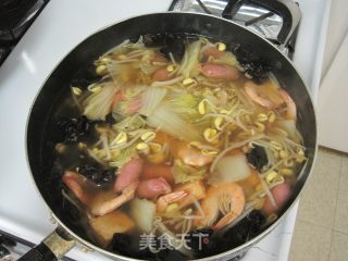 黄豆芽鲜虾汤的做法步骤：3