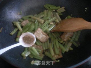 芹菜炒肉的做法步骤：8
