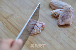 粽香鸡翅的做法步骤：1