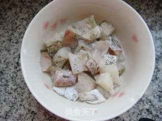 四宝鳕鱼丁的做法步骤：3