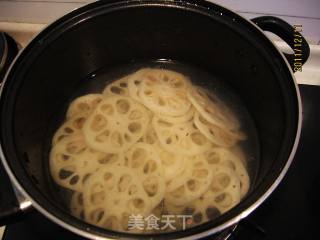 莲藕山楂糖水的做法步骤：2